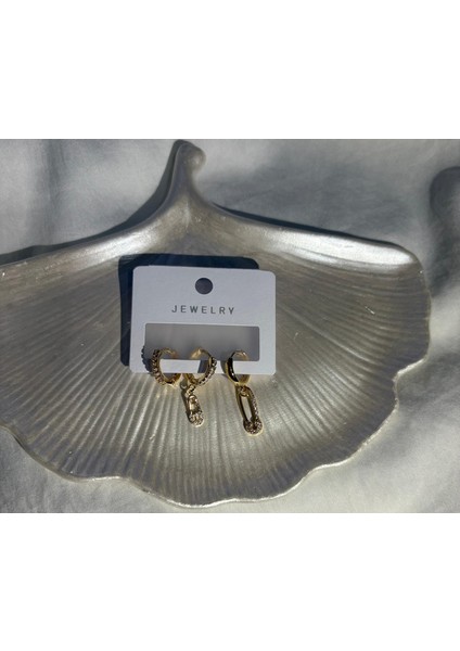 Altın Kaplama Taşlı Güvenlik Iğnesi Tasarım Küpe – Trend ve Işıltılı