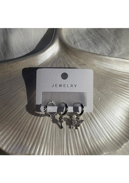 Gümüş Renk Ay, Anahtar ve Kelebek Motifli Taşlı Halka Küpe Seti – Zarif ve Anlamlı Tasarım modelleri