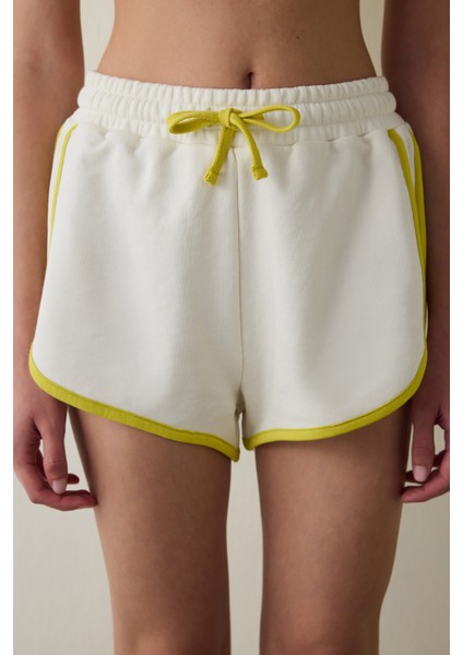 Açık Bej Antalya Çiğdemi Oversize Normal Bel Bağlama Detaylı Şort - Inspired By Flora