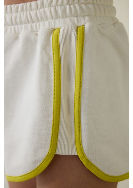 Açık Bej Antalya Çiğdemi Oversize Normal Bel Bağlama Detaylı Şort - Inspired By Flora modelleri