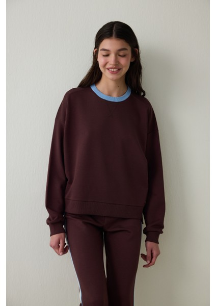 Kahverengi Çiçek Desenli Yakalı Oversize Sweatshirt - Inspired By Flora fırsatları