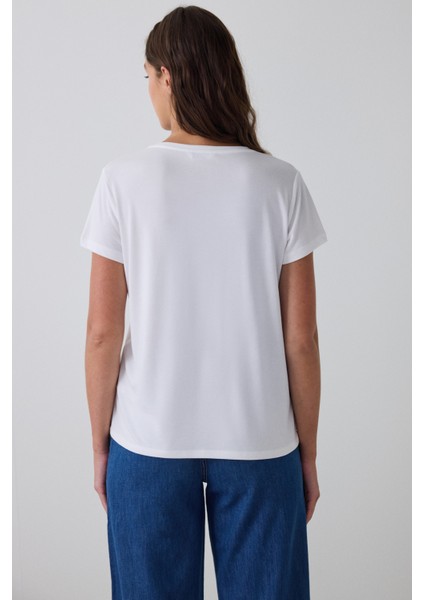 Beyaz V Yaka Kısa Kollu Tişört
