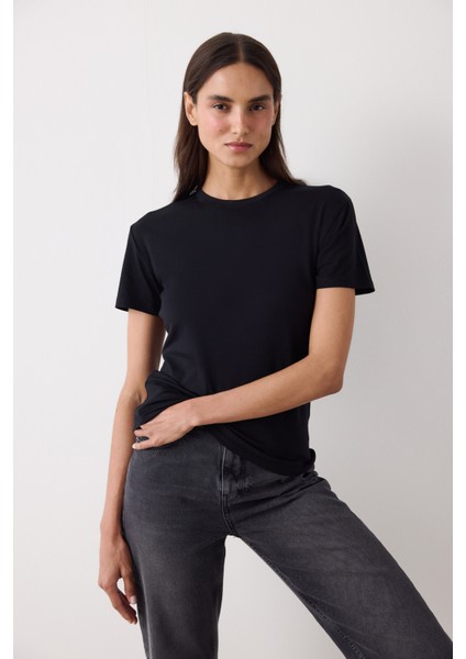 Siyah Basic Slim Fit Bisiklet Yaka Tişört fiyatları