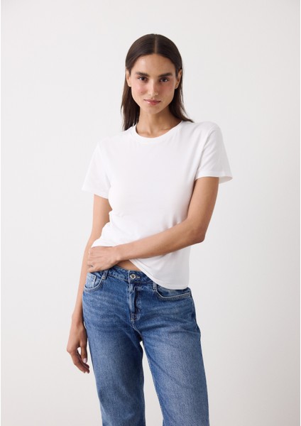 Kırık Beyaz Basic Slim Fit Bisiklet Yaka Tişört