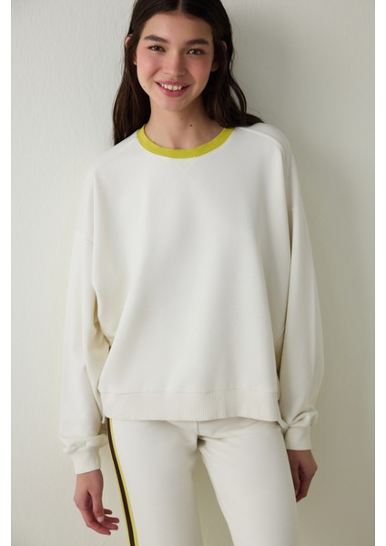 Açık Bej Çiçek Desenli Yakalı Oversize Çan Sweatshirt - Inspired By Flora