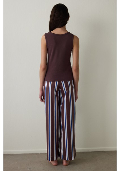 Kahverengi Istanbul Kardeleni Çizgili Bisiklet Yaka Askılı Pamuklu Pijama Takımı - Inspired By Flora
