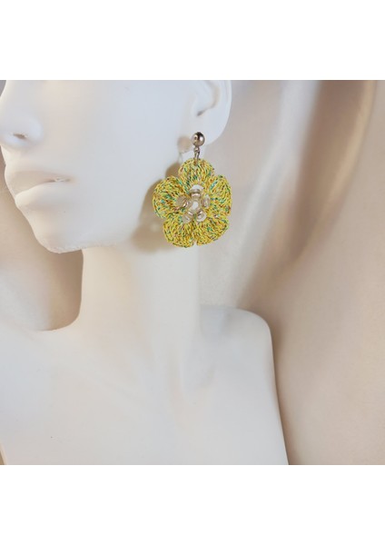 Bohem Tarz Çiçek Küpe | El Yapımı, Hafif, Zarif ve Antialerjik Tasarım | El Emeği Ipli Örgü Çiçek Küpe | Yaz Modası Takı Trendleri | Kadın Yazlık Küpe | Yazlık ve Baharlık Moda Takı fırsatları