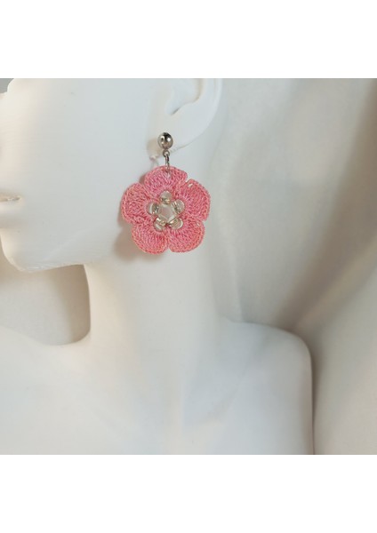 El Örgüsü Çiçek Küpe | Yazlık Moda, Bohem Stil, El Yapımı Takı Modelleri | Kadın El Yapımı Çiçek Küpe | Yaz, Plaj, Bahar Kombinlerine Uygun Tasarım | Kadın Küpe Modelleri | Çiçek Küpe fiyatları