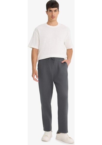 Regular Fit Beli Bağcıklı Düz Paça Cepli Eşofman Altı modelleri