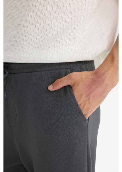 Regular Fit Beli Bağcıklı Düz Paça Cepli Eşofman Altı indirimleri