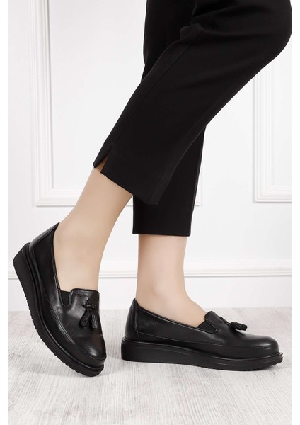 Gön Hakiki Deri Yuvarlak Burun Dolgu Taban Püsküllü Kadın Günlük Ayakkabı 24142 fiyatları