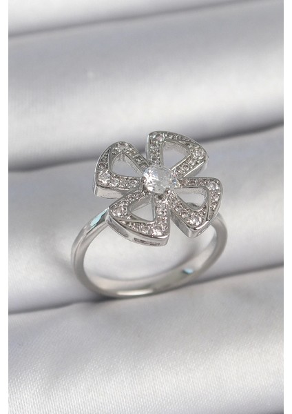 Pirinç Gümüş Renk Zirkon Taşlı Yonca Model Ayarlanabilir Kadın Yüzük