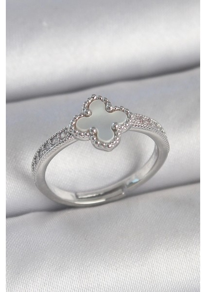 Pirinç Gümüş Renk Zirkon Taşlı Beyaz Mineli Yonca Model Ayarlanabilir Kadın Yüzük