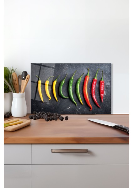 Renkli Acı Biberler Cam Kesme Tahtası, Silikon Ayaklı, Isıya Kırılmaya Dayanıklı Sunum Kesim Tablası