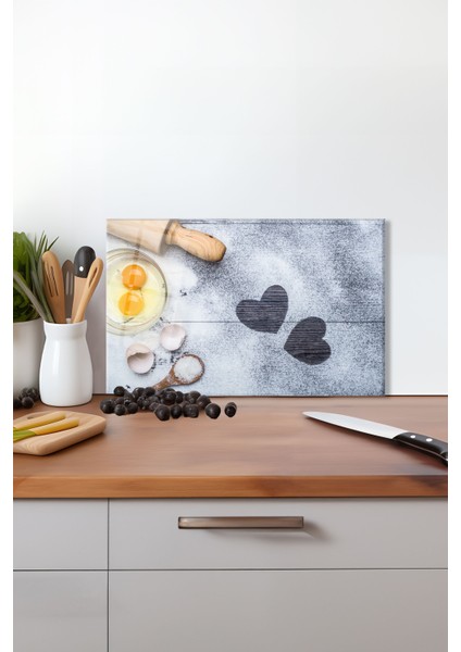 Un Içinde Kalpler Cam Kesme Tahtası , Silikon Ayaklı, Isıya Kırılmaya Dayanıklı, Sunum Kesim Tablası