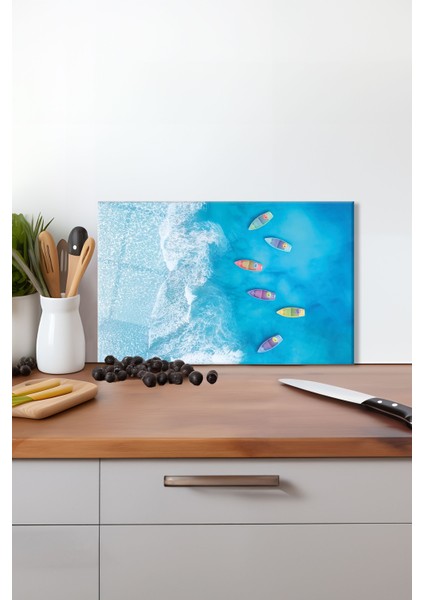 Okyanusta Renkli Tekneler Cam Kesme Tahtası Silikon Ayaklı Isıya Kırılmaya Dayanıklı, Sunum Tablası