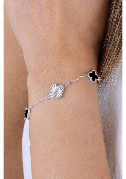 Gümüş Rodyumlu Lazer Işlemi Onix Taşlı Clover Yonca Bileklik SGTL12928SIYAH fiyatları