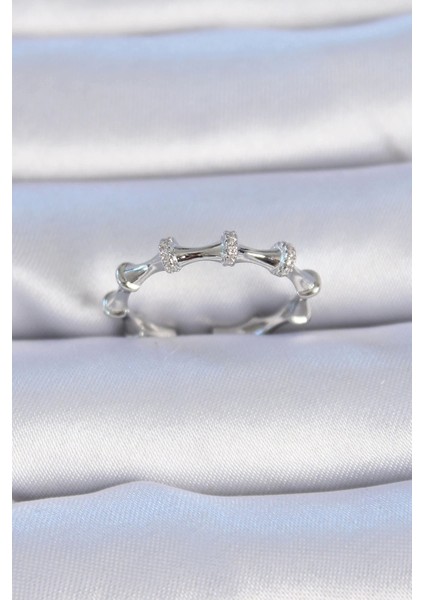 Pirinç Gümüş Renk Zirkon Taşlı Kadın Yüzük