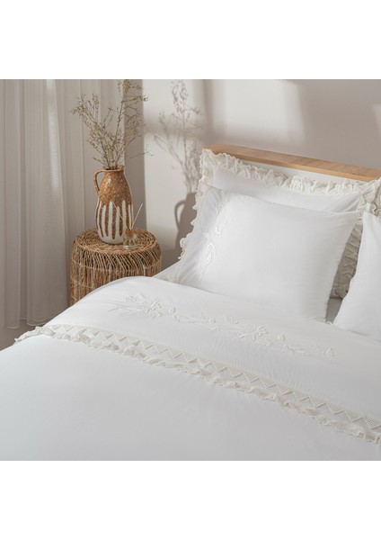 Paye Battal Boy Nevresim Takımı %100 Organik Pamuk Percal Nakışlı Dantelli Krem 240X220 cm fiyatları