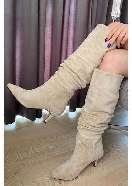 Kadın Tamara Krem Süet Körüklü Sivri Burun Çivi Topuk Çizme fırsatları