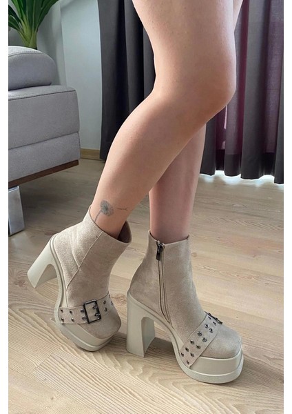 Kadın Sidney Kırem Süet Toka Detaylı 12 cm Platform Topuklu Fermuarlı Bot modelleri