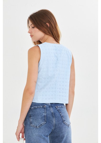 Kadın Yazlıkv Yaka Brode Düğmeli Kolsuz Yelek - Şık ve Rahat Tasarım