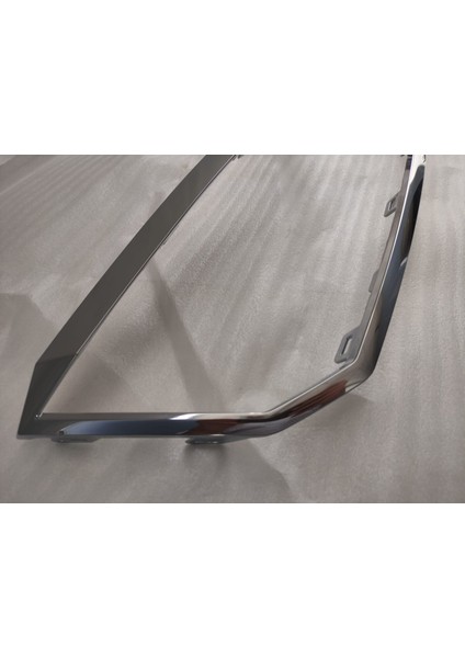 Orjinal Skoda Tampon Ön Izgara Çıtası Kromaj 3T0853607B Süperb 2012-2015 modelleri