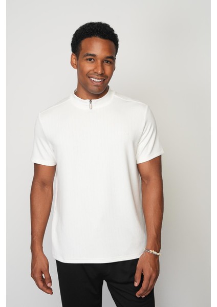 Beyaz Regular Fit Dik Yaka Erkek T-Shirt E1013