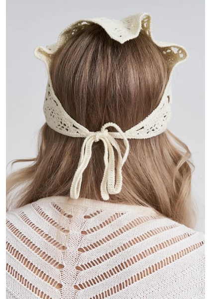 Örgülü Krem Üçgen Bandana fırsatları