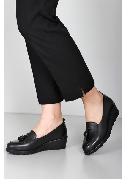 Kadın Siyah Dolgu Taban Püsküllü Hakiki Deri Ayakkabı fiyatları