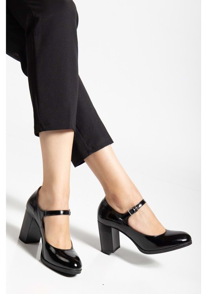 Kadın Hakiki Deri Bantlı Topuklu Ayakkabı - Siyah Rugan