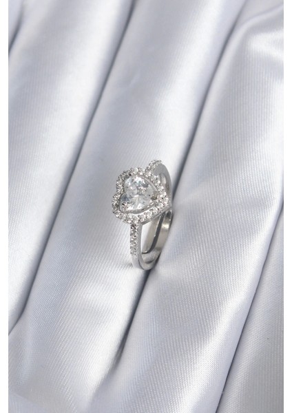 Pirinç Gümüş Renk Zirkon Taşlı Kalp Charm Model Kadın Yüzük