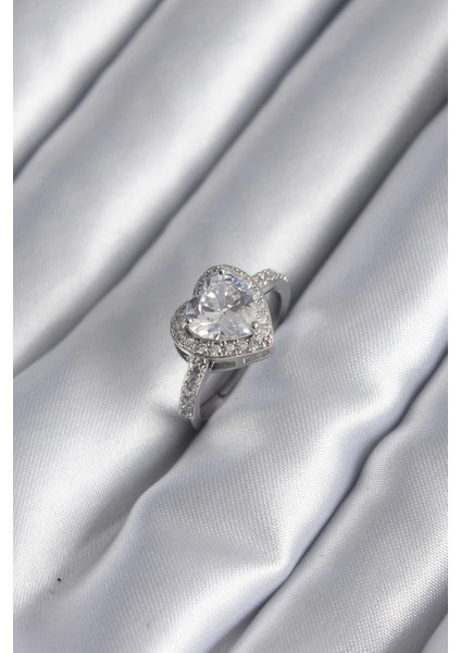 Pirinç Gümüş Renk Zirkon Taş Kalp Charm Model Kadın Yüzük