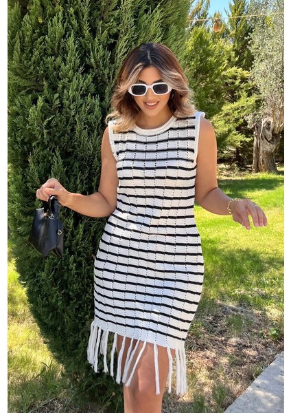 Mottisfashion Kadın Kolsuz V Yaka Eteği Püsküllü Çizgi Desen Triko Elbise
