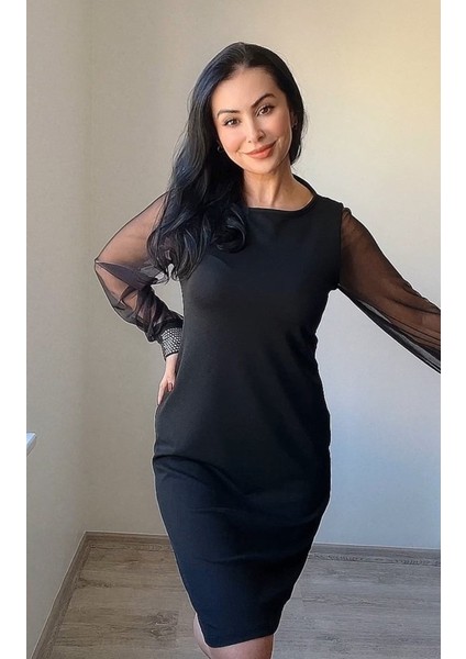 Mottisfashion Kadın Uzun Kollu Yakası Yanlardan Hafif Açık Kollar Tül ve Taş Detay Kısa Krep Elbise