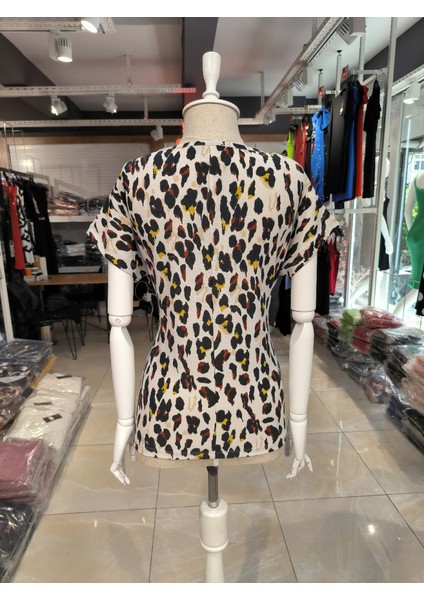Mottisfashion Kadın Kısa Kollu V Yaka Leopar Desen Krep Bluz