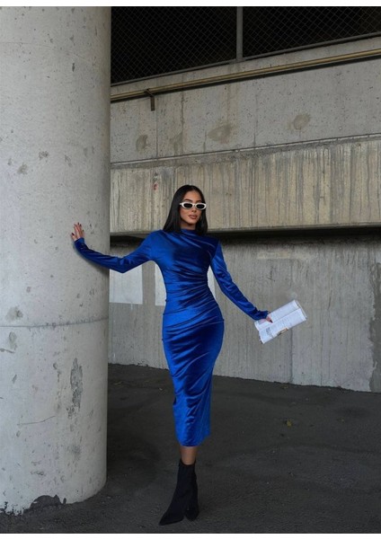 Mottisfashion Kadın Uzun Kollu Yarım Balıkçı Yaka Büzgü Detay Kadife Kumaş Elbise fiyatları