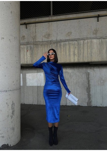 Mottisfashion Kadın Uzun Kollu Yarım Balıkçı Yaka Büzgü Detay Kadife Kumaş Elbise