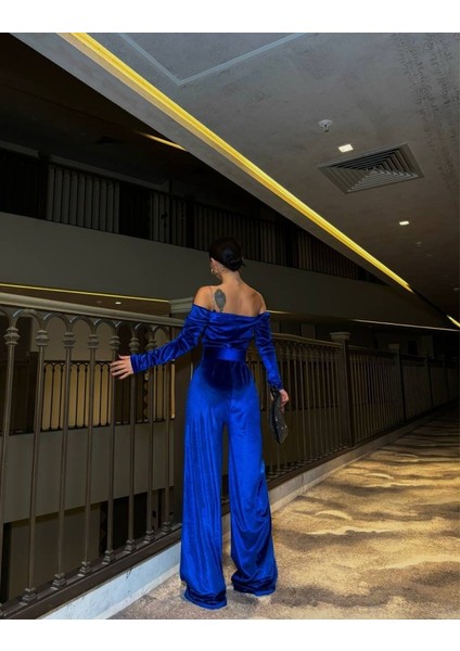 Mottisfashion Kadın Modanna Yaka Zincir Askı Detay Kemer Dahil Kadife Kumaş Tulum fırsatları