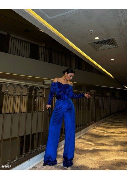 Mottisfashion Kadın Modanna Yaka Zincir Askı Detay Kemer Dahil Kadife Kumaş Tulum