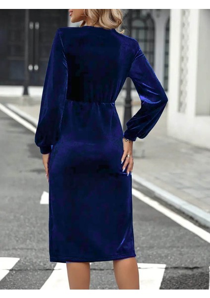 Mottisfashion Kadın Uzun Kollu Kruvaze Yaka Yanlardan Büzgü Detaylı Yırtmaçlı Kadife Elbise