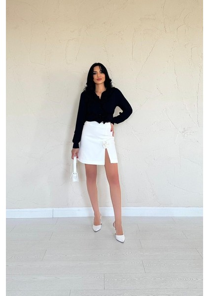 Mottisfashion Ekru Yırtmaçlı Gül Detaylı Mini Etek