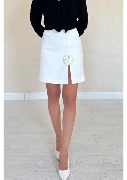 Mottisfashion Ekru Yırtmaçlı Gül Detaylı Mini Etek fırsatları