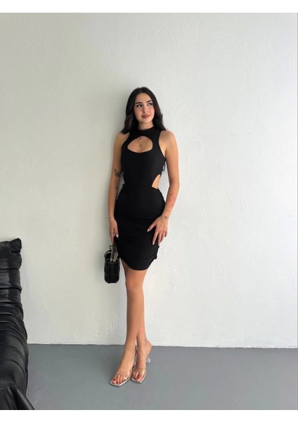 Mottisfashion Göğüs ve Yanlar Dekolteli Kolsuz Boy Elbise - Siyah