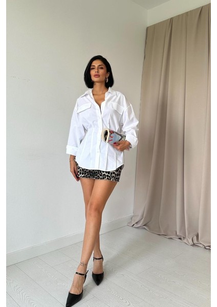 Mottisfashion Beyaz Kapaklı Pileli Gömlek
