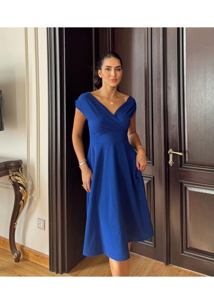 Mottisfashion Kadın Kısa Kollu Kruvaze Yaka Eteği Volanlı Krep Elbise