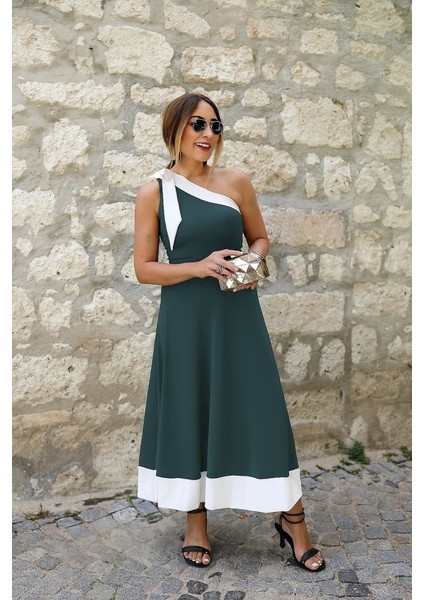 Mottisfashion Kadın Tek Omuzu Açık Omuzlardan Kurdela Detaylı Çift Renkli Ithal Krep Elbise