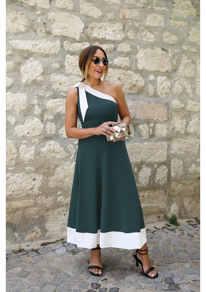 Mottisfashion Kadın Tek Omuzu Açık Omuzlardan Kurdela Detaylı Çift Renkli Ithal Krep Elbise modelleri