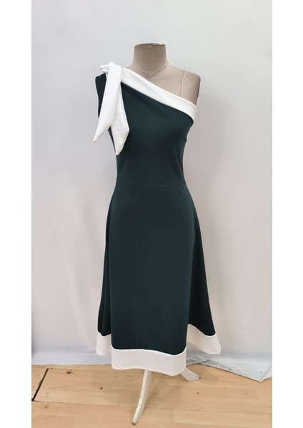 Mottisfashion Kadın Tek Omuzu Açık Omuzlardan Kurdela Detaylı Çift Renkli Ithal Krep Elbise fırsatları