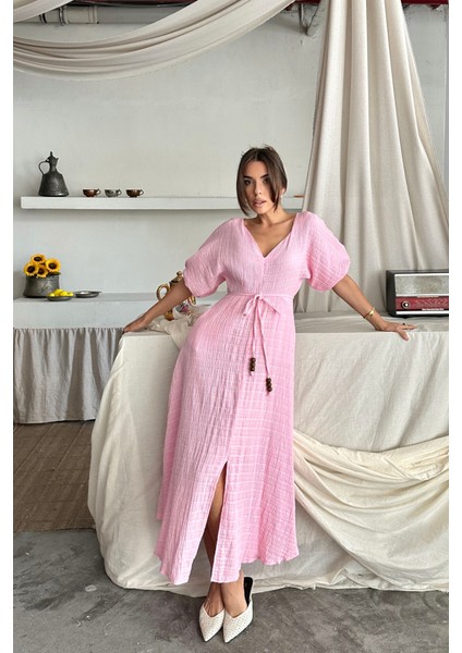 Mottisfashion V Yaka Bel Boncuk Bağlamalı Müslin Elbise Yırtmaç Detaylı - Pembe fırsatları
